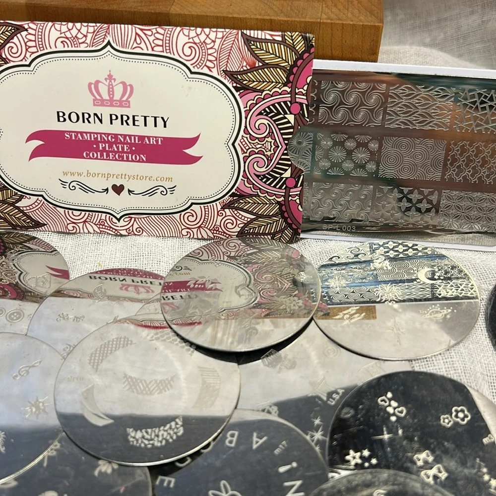 Manicure plate bundle: 29 circular, 1 easy french smile cut, rectangular plate